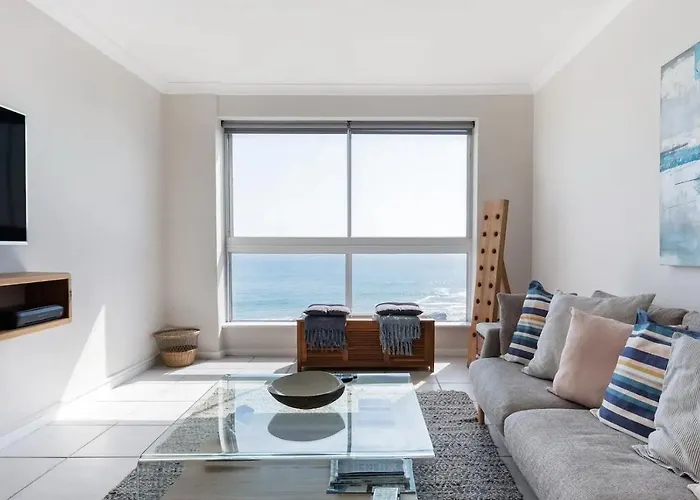 Stunning Views, The Sea & Table Mountain!